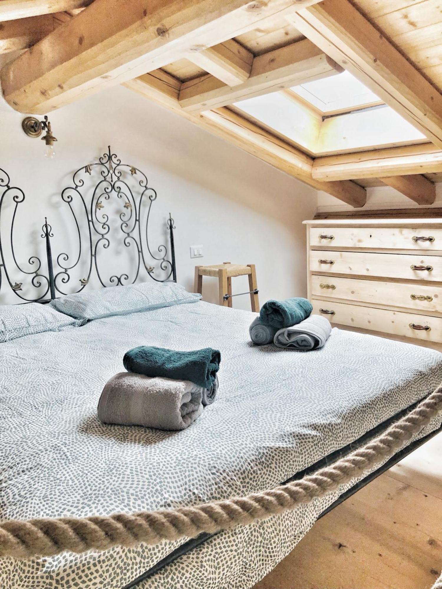 Casa Barteei Bed and Breakfast Monte Isola Exteriör bild