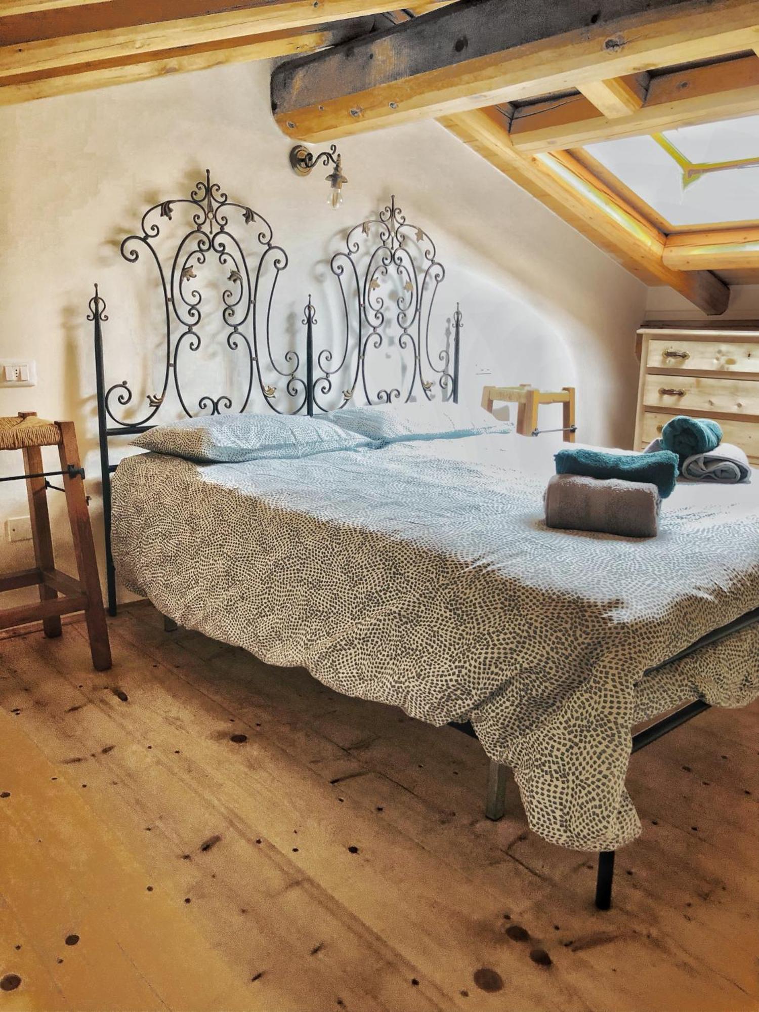 Casa Barteei Bed and Breakfast Monte Isola Exteriör bild
